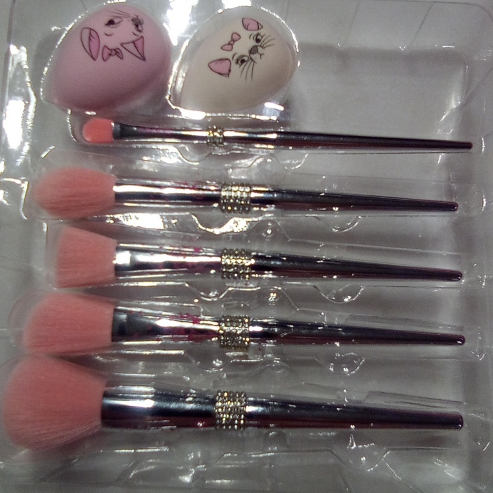 Aristocat's "Marie" Loaded Cosmetic Case - Picture 2 of 4